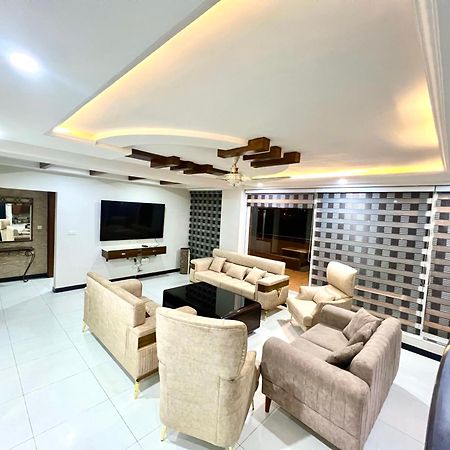 Penthouse 3Bedrooms - Luxury Apartment Hotel イスラマバード エクステリア 写真